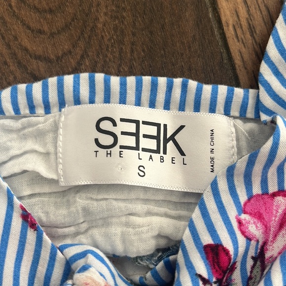 LF Seek the Label Tie Front Ruffle Strap Bra Top - Picture 2 of 6